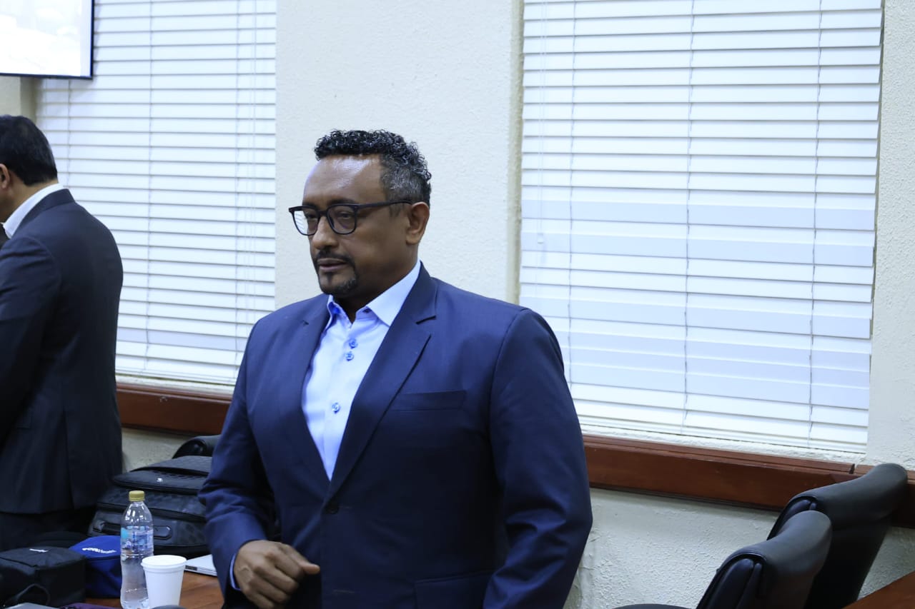 Rafael Núñez de Aza afirma Fiscalía no ha destruido su presunción de inocencia y presenta defensa financiera ante tribunal