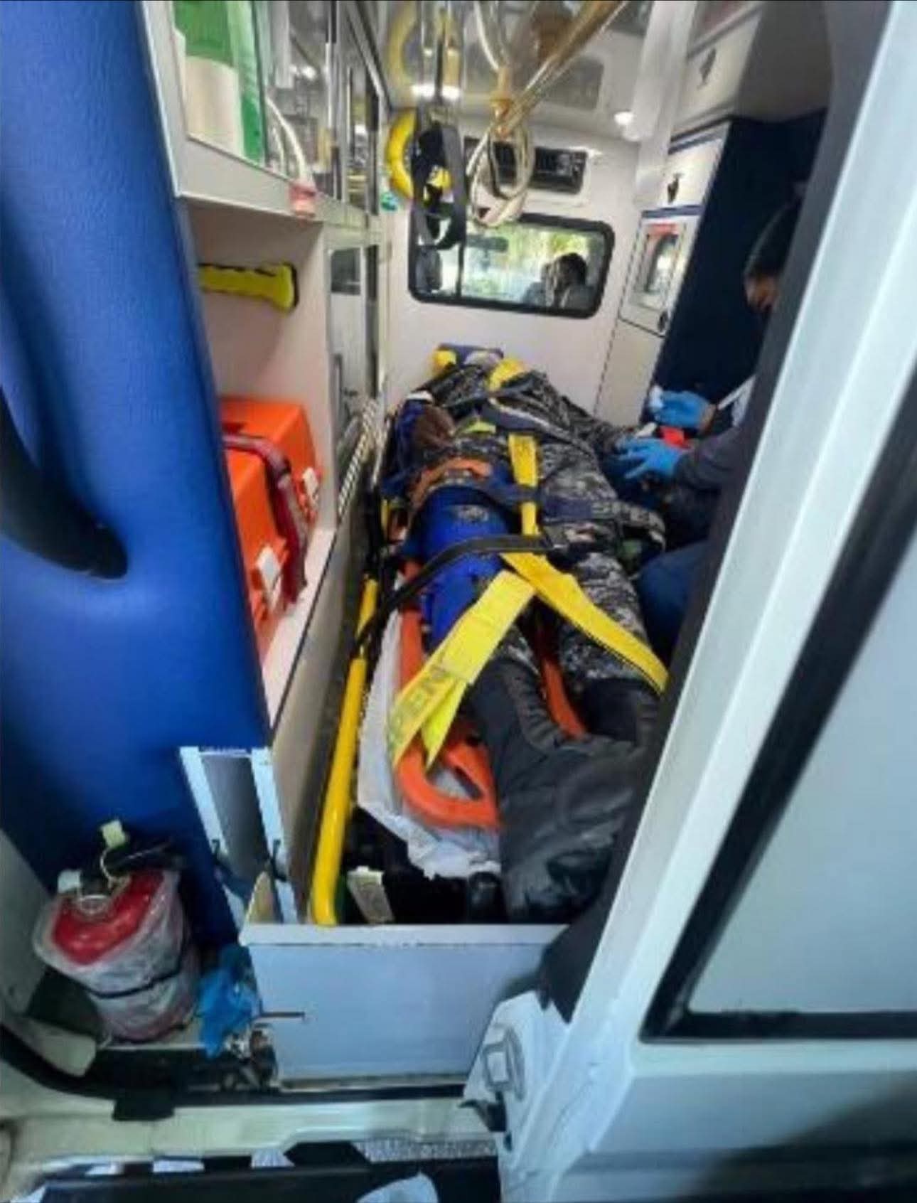 Policía resulta gravemente herido tras accidente con autobús en el municipio de Cabral
