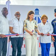 Vicepresidenta Raquel Peña entrega remozada estación policial en El Valiente, La Caleta