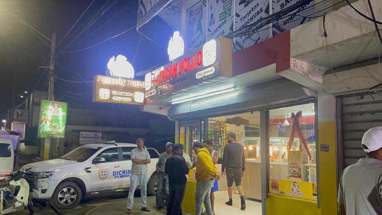 Desconocidos atacan a tiros vehículo de subdirectora del CCR Rafey y hieren chofer del transporte público en Santiago