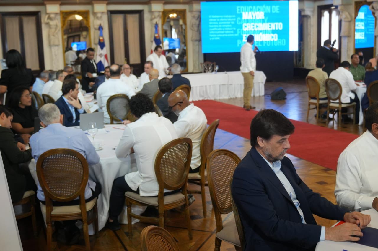Consejo se organizará en mesas de trabajo para organizar metas y proyectos del 2026