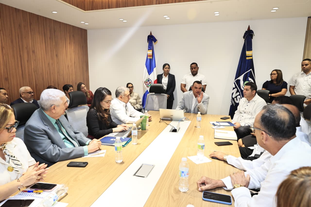 SNS presenta metas de salud 2026 a directores nacionales y regionales