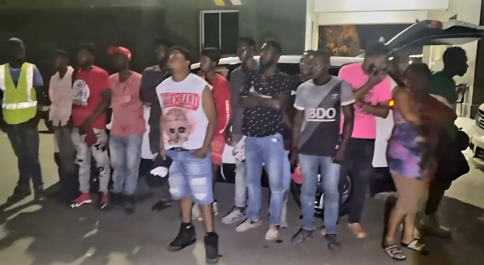 Ejército intercepta dos vehículos con 29 haitianos en condición migratoria irregular en Dajabón