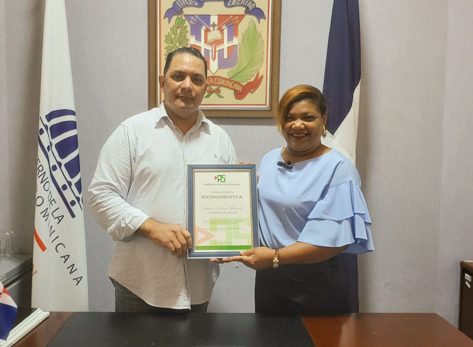 Plataforma Informativa Samaná reconoce a la directora del Distrito Educativo 14-04 como Funcionaria del Año 2025
