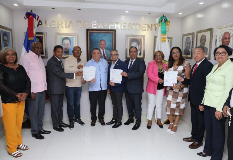 COOPNAMA entrega premios a delegados ganadores de la rifa sorpresa en su 54.ª Asamblea