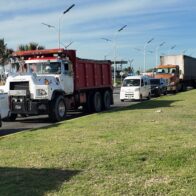 Denuncian tránsito temerario de vehículos pesados por el Malecón