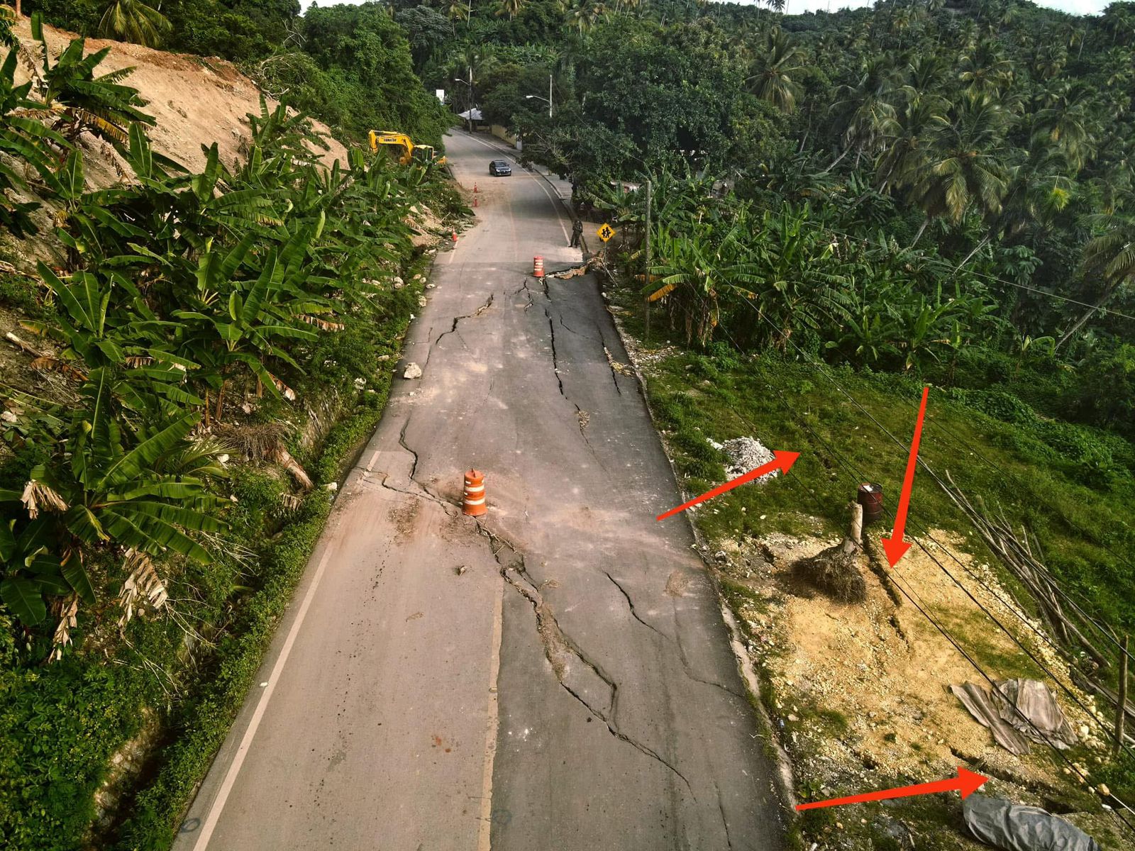 Tramo carretero colapsado en Punta Balandra, Samaná, permanece abandonado y sin señalización