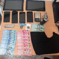 Policía Nacional realiza allanamiento en Las Canas y ocupa drogas, arma de fuego y motocicletas