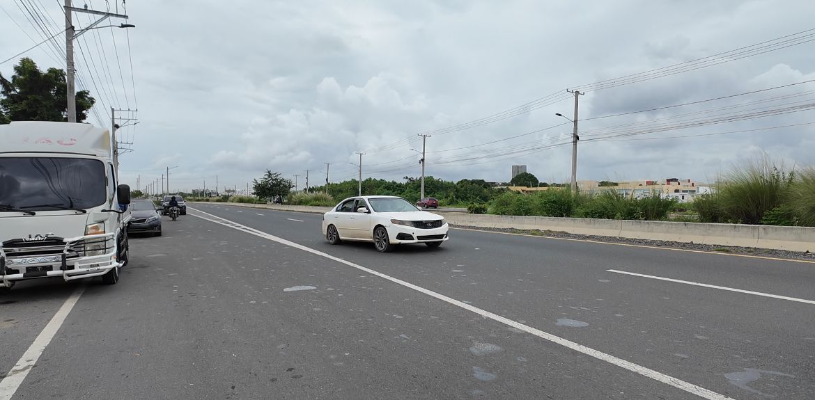 Accidentes en la Av. Ecológica preocupan a residentes: piden iluminación y control de velocidad