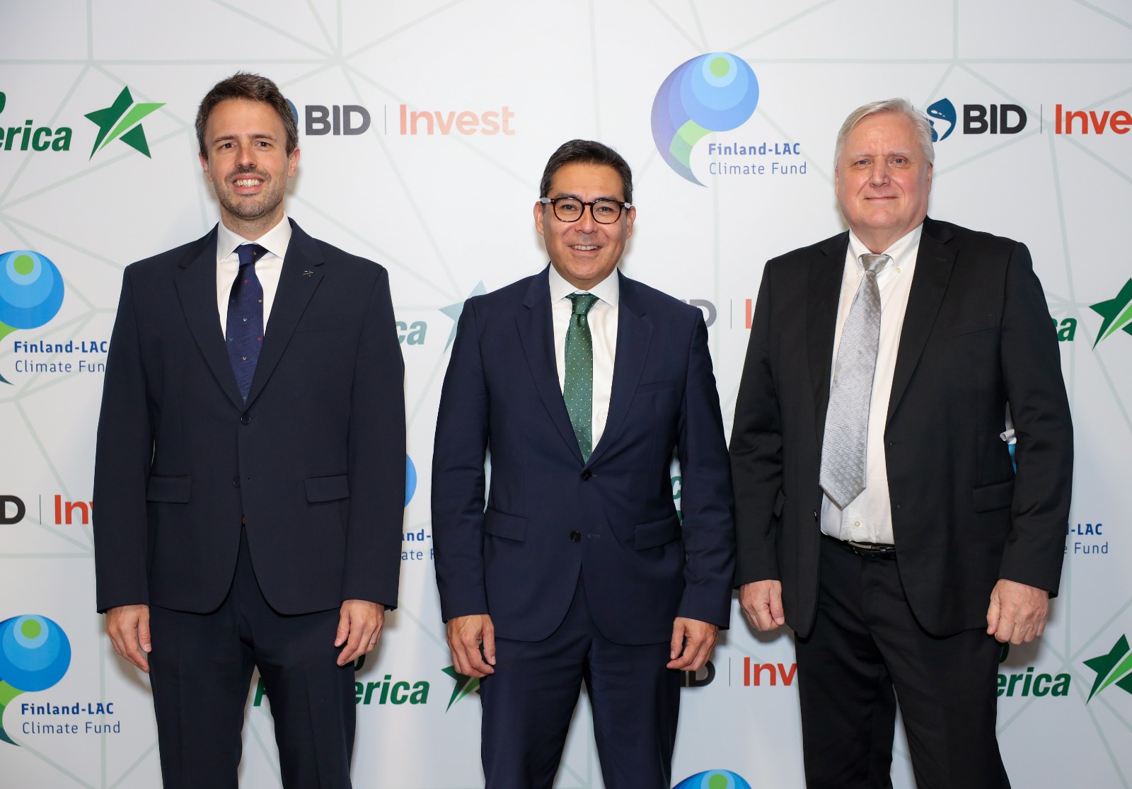 Ejecutivos de BID Invest y Banco Múltiple Promerica de la República Dominicana, S.A. (“Promerica RD”).