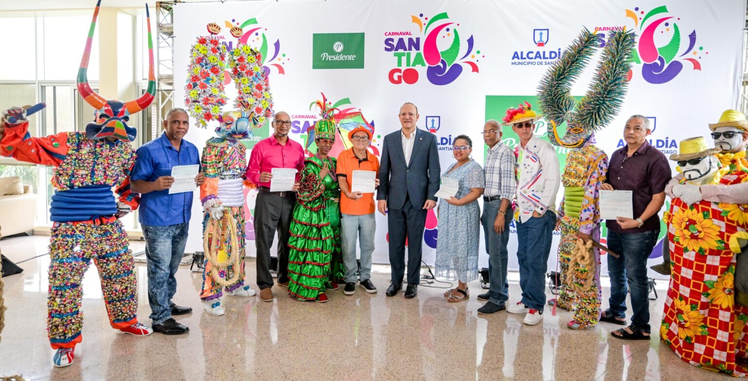 Alcaldía de Santiago entrega recursos a grupos de lechones para el Carnaval de Santiago 2026