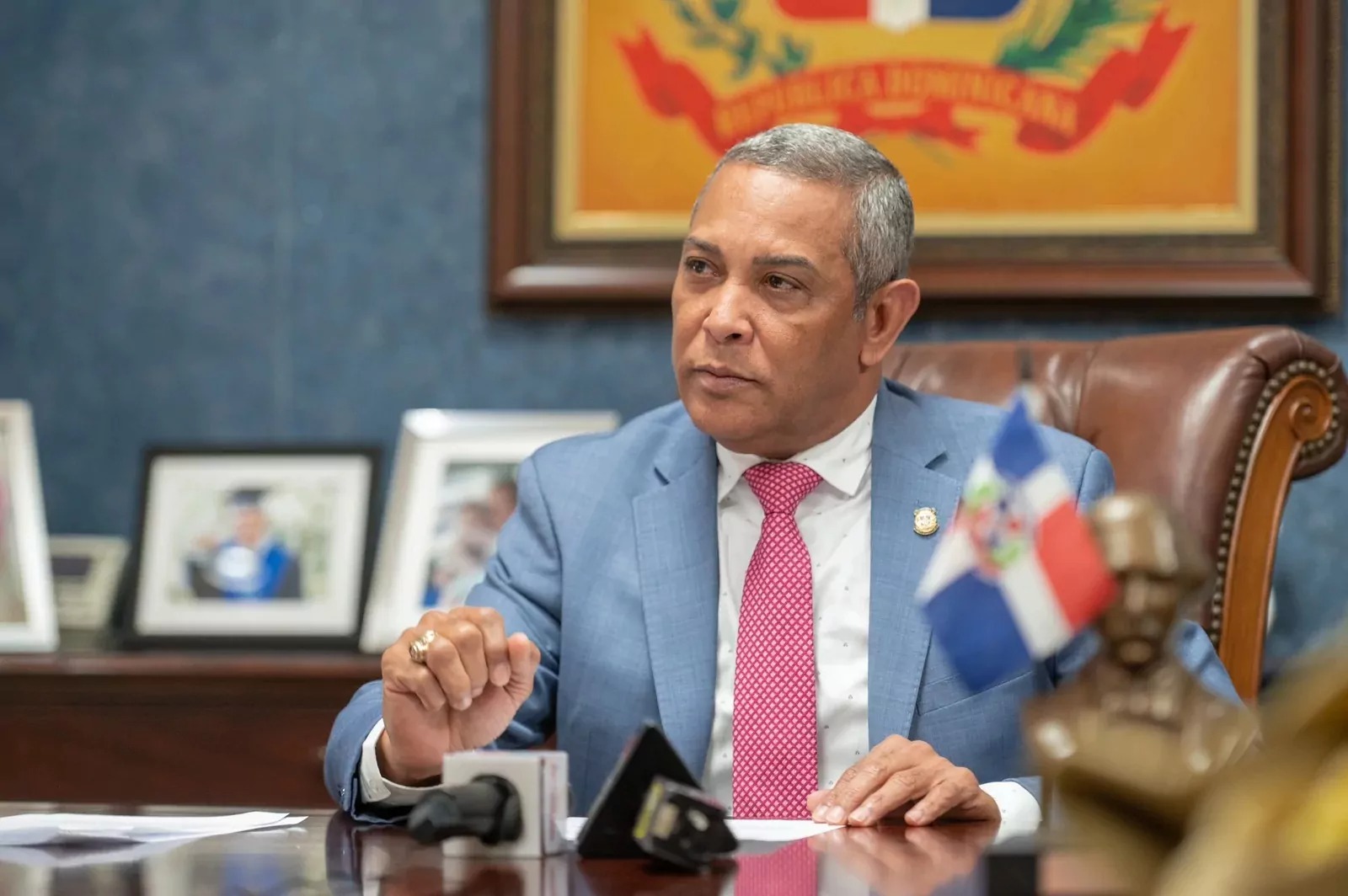 Gestión del senador Franklin Romero logra reapertura de negocios clausurados por el COBA en San Francisco de Macorís