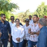 Comisión del MOPC y senadora Lía Díaz realizan levantamiento para asfaltado de comunidades en Azua
