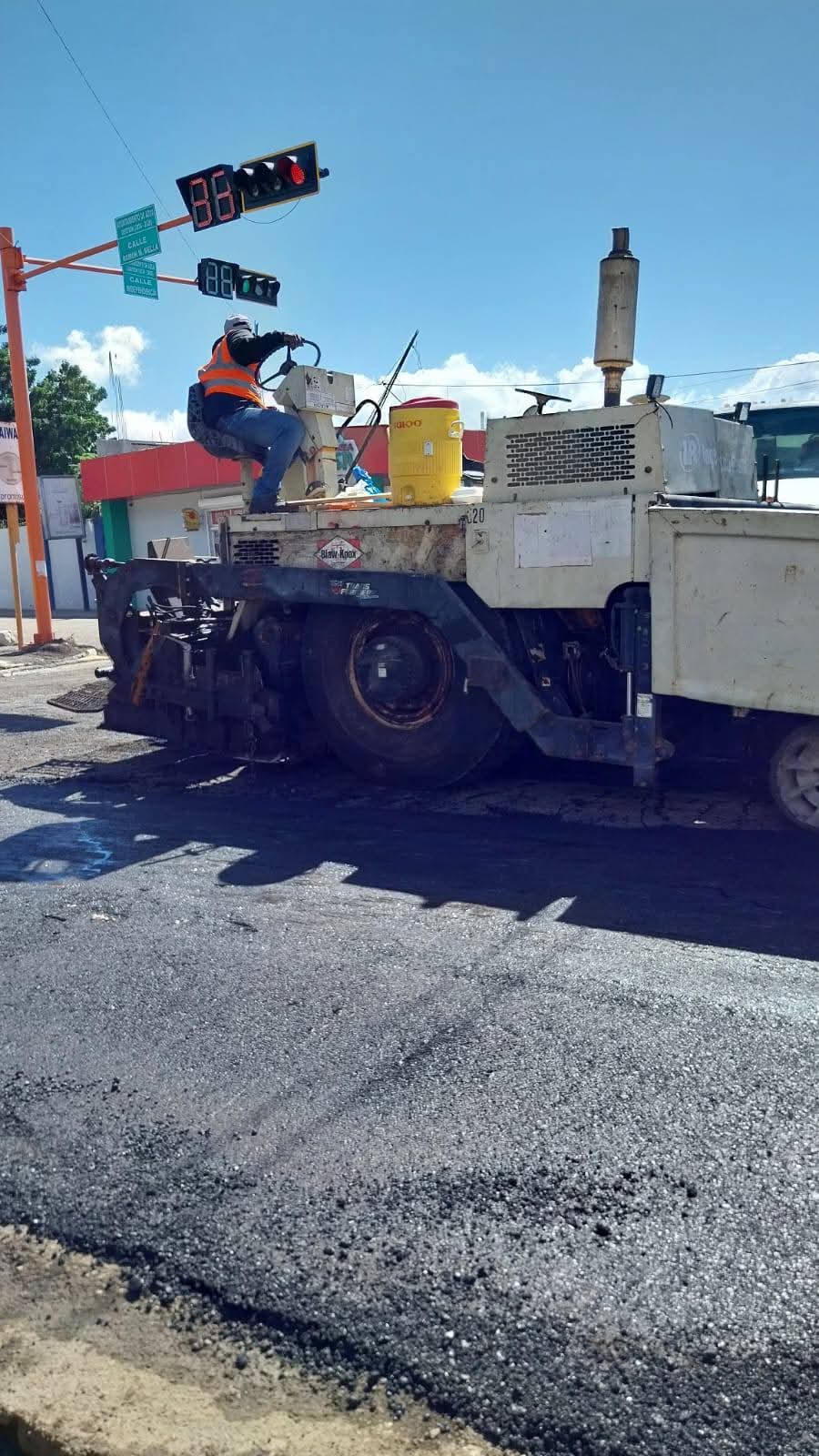 MOPC inicia asfaltado de la Carretera Sánchez en Azua