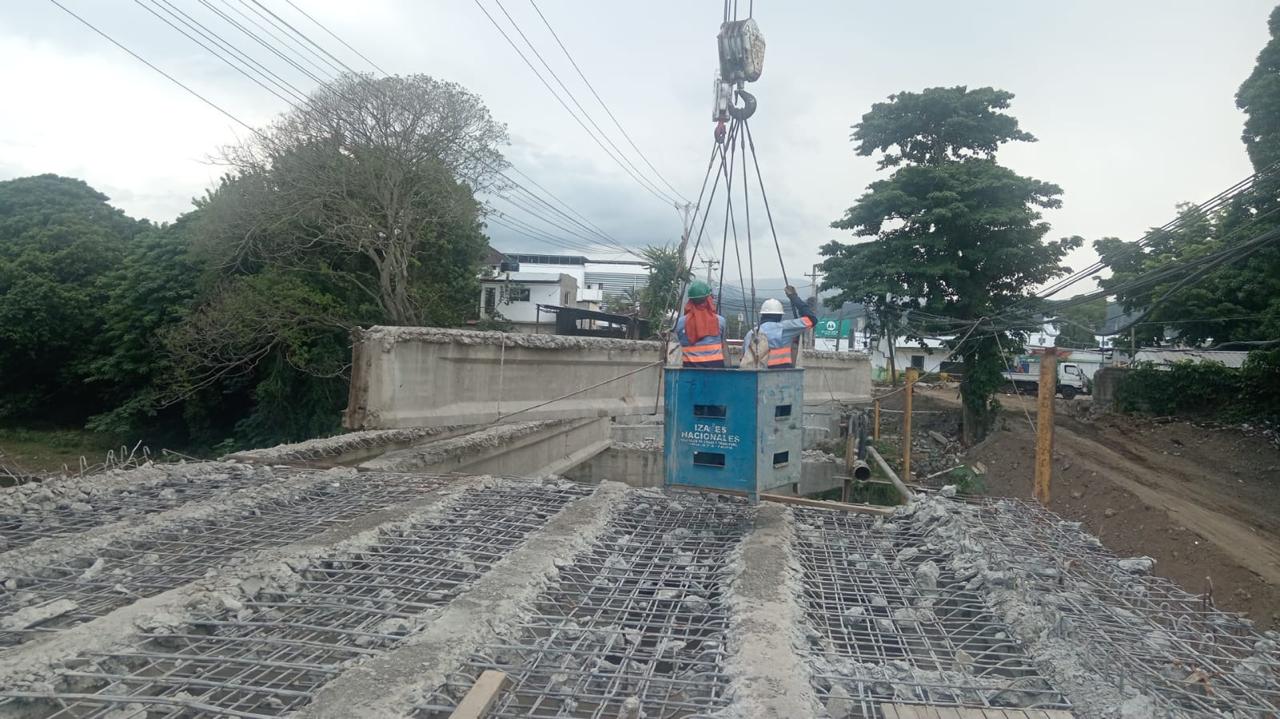 Informan sobre avance ténico del nuevo puente sobre el Río Camú en La Vega"