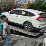 Accidente paraliza el tránsito en la Av. 27 de Febrero, próximo a la Plaza de la Bandera