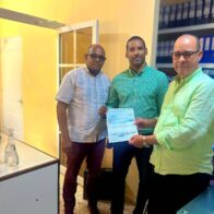 Alcaldía de Sánchez entrega anticipo del 20% para construcción de aceras y contenes en la entrada del municipio