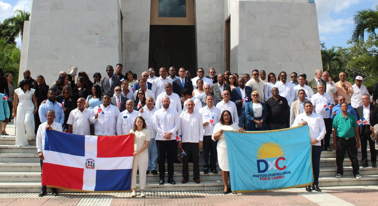 Dominicanos por el Cambio conmemora su 16 aniversario con misa y homenaje a los Padres de la Patria