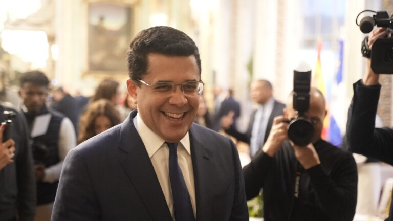 Collado revela hace cuatro meses suspendió contratos con Iberia por mal servicio a RD