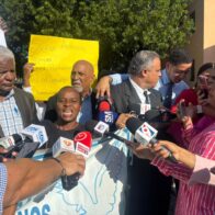 Residentes de Barrio Libertad protestan frente al Palacio Nacional por amenaza de desalojo