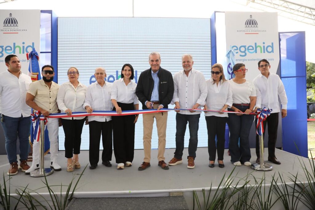 Abinader destaca avances en infraestructura y atención social en comunidades de la Sierra; inaugura carretera Guardarraya
