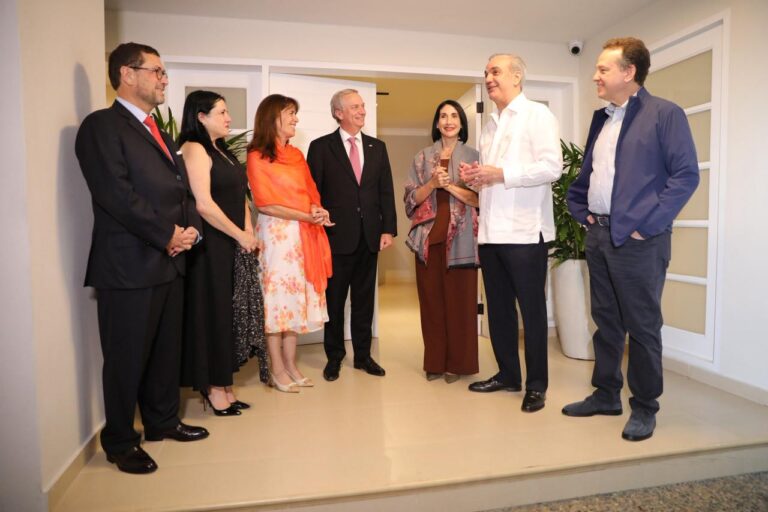 Abinader y presidente electo de Chile abordan fortalecimiento de cooperación bilateral