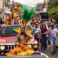 Multitudinario y colorido desfile en camisetas marca el inicio del Carnaval Bonao 2026