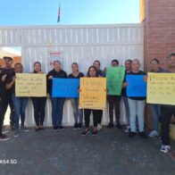 Conserjes y administrativos de escuelas públicas realizan protesta pacífica en Jarabacoa por aumento salarial