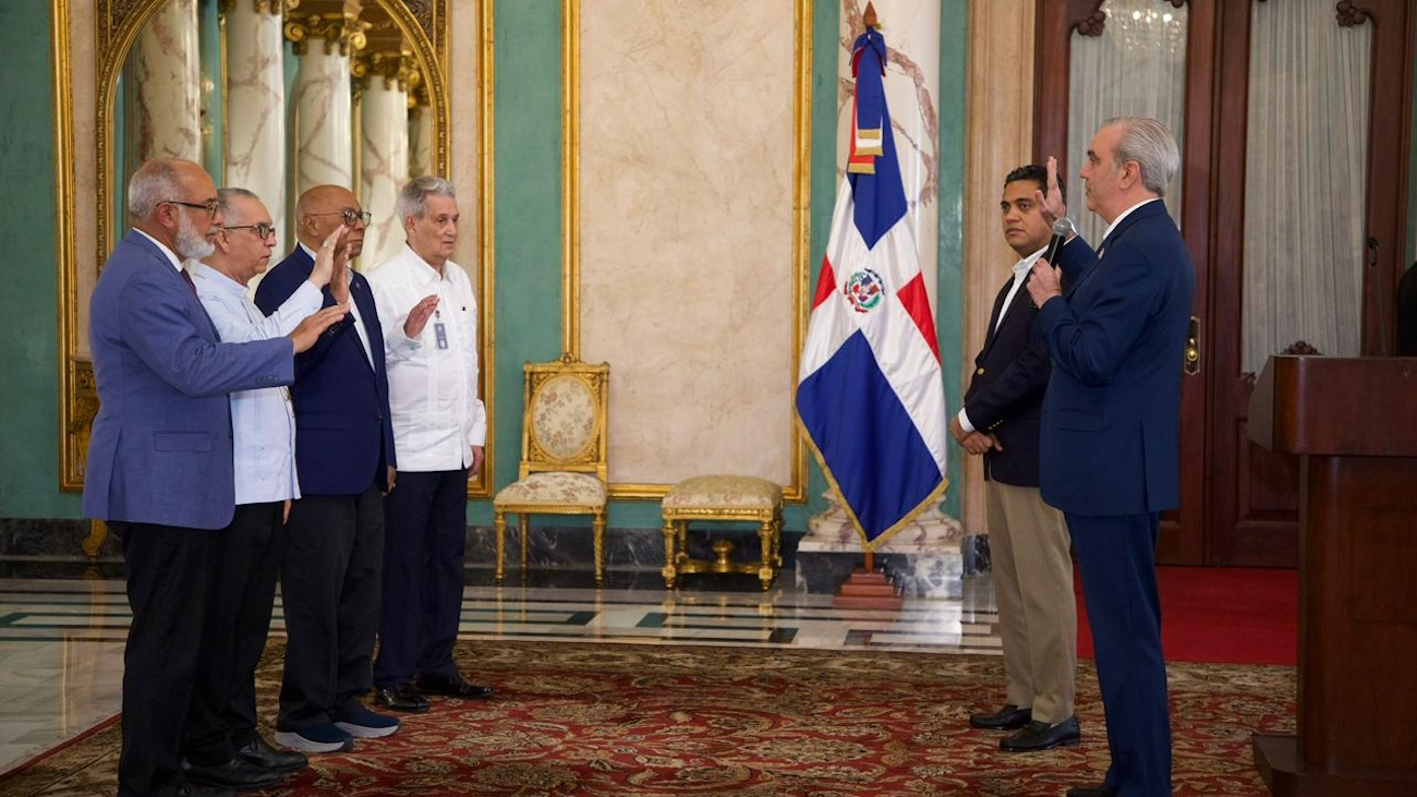 Abinader juramenta comisión de veeduría para supervisar obras deportivas financiadas con recursos recuperados de la corrupción