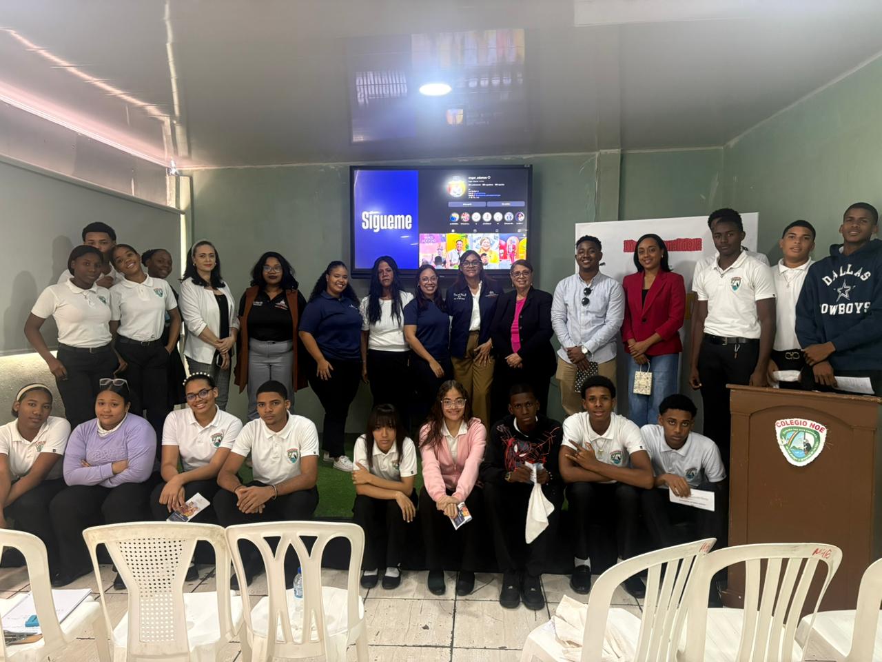 Jóvenes de La Romana reciben charla motivacional sobre proyecto de vida