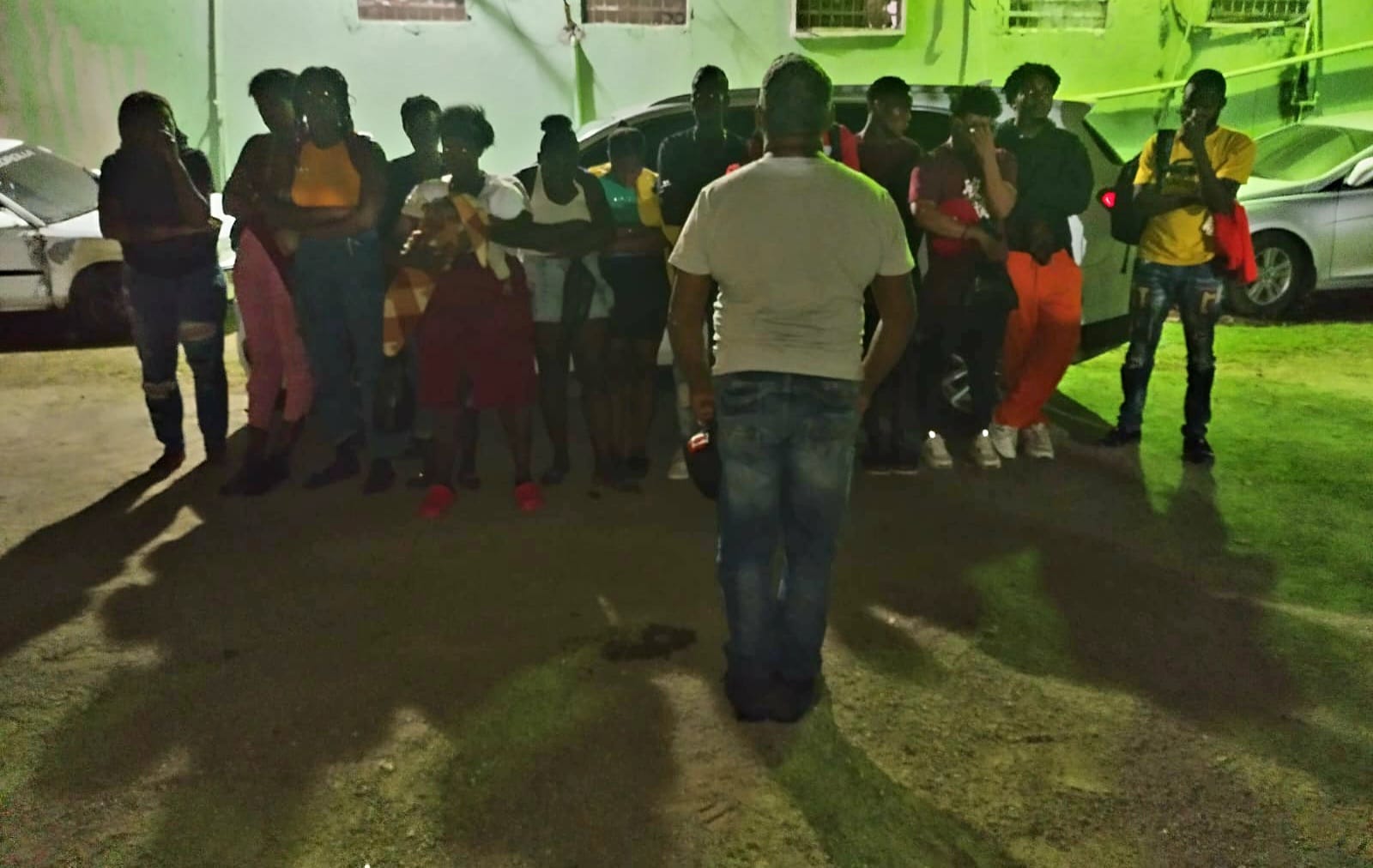 Conductor apresado con 15 indocumentados haitianos es remitido al MP por el Ejército