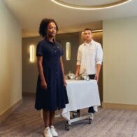 Me By Meliá se viste de Lacoste: Así es su nueva colaboración con un marcado estilo cosmopolita y creativo