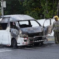 Vehículo se incendia en la avenida César Nicolás Penson; conductor resulta ileso