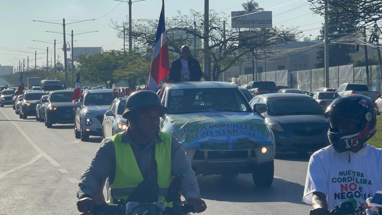 Sectores religiosos, ecologistas y sociales marchan en Santiago contra explotación de la Cordillera Septentrional