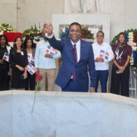 Víctor D’Aza resalta el rol del municipalismo y el legado de Duarte durante ofrenda floral en el Altar de la Patria