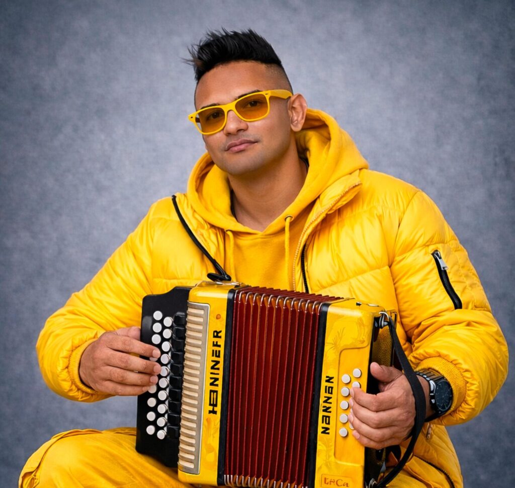 Adid reinventa “Café con ron” a ritmo de merengue típico