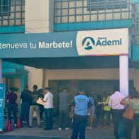 Marbetes comienzan a agotarse en bancos a horas del vencimiento