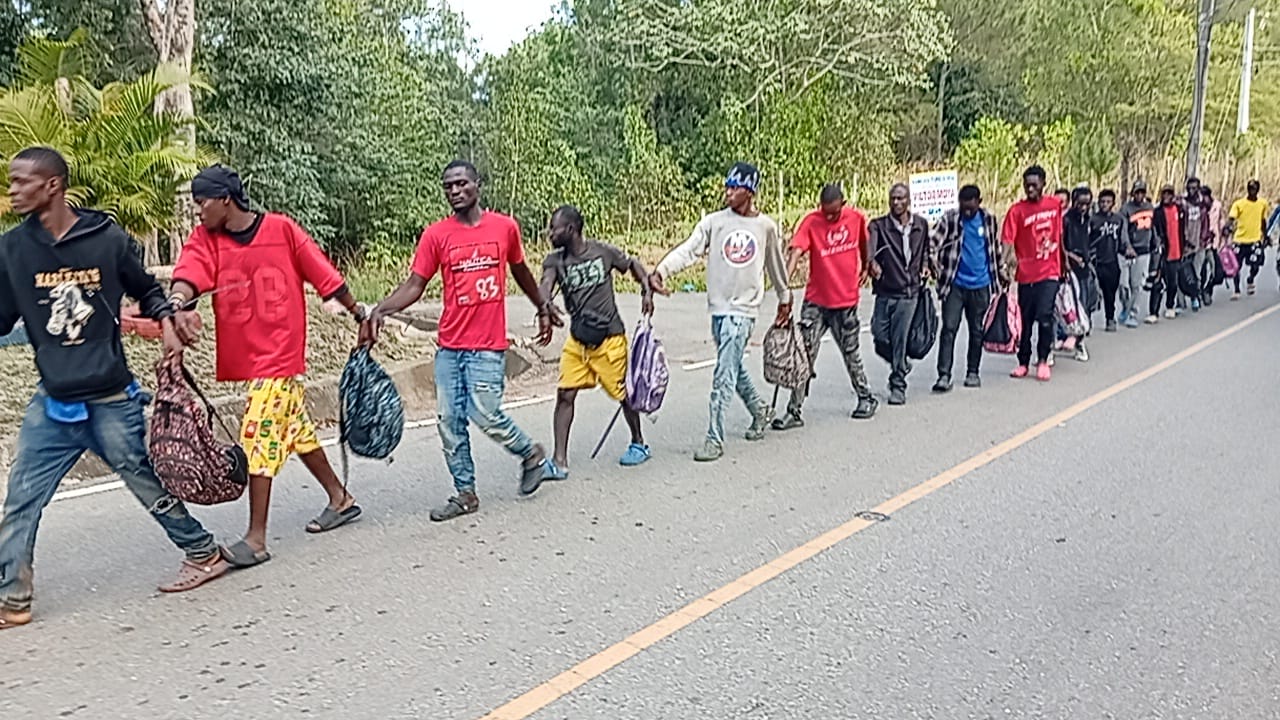 Ejército detiene 45 nacionales haitianos en condición migratoria irregular en Santiago Rodríguez y Montecristi