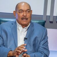 Ministro de Economía, Planificación y Desarrollo El presidente Salvador Jorge Blanco designó al ingeniero Alburquerque en esta posición a los 33 años, habiendo asumido la coordinación técnica de su campaña política a los 29 años, desde donde dirigió las negociaciones de República Dominicana con el Fondo Monetario Internacional (FMI). Al mismo tiempo desempeñaba la presidencia de la Refinería Dominicana de Petróleo (REFIDOMSA) y la presidencia de la Comisión Nacional Técnica Forestal (CONATEF)[3]​ desde donde se crearon los parques nacionales Jaragua en Pedernales, Valle Nuevo en La Vega, El Morro de San Felipe, en Montecristi, la Sierra de Bahoruco, Loma Quitaespuelas y otros. Otros cargos públicos desempeñados Ministro de Economía, Planificación y Desarrollo; Presidente de la Refinería de Petróleo; Presidente de la Comisión Nacional de Energía; Presidente de la Comisión Nacional Técnico Forestal (CONATEF); Senador de la República (provincia Monte Plata) por cuatro periodos 1990-2006 (tres veces presidente del Senado); Presidente del Partido Revolucionario Dominicana (PRD); Actualmente, es productor del programa de TV y radio, Los Sabios en Z; Director del Instituto Dominicano de Tecnología Industrial (INDOTEC), creado por el Banco Central por recomendación del Banco Mundial y el BID, para crear empresas e industrias nuevas y fortalecer las existentes, en 1975.