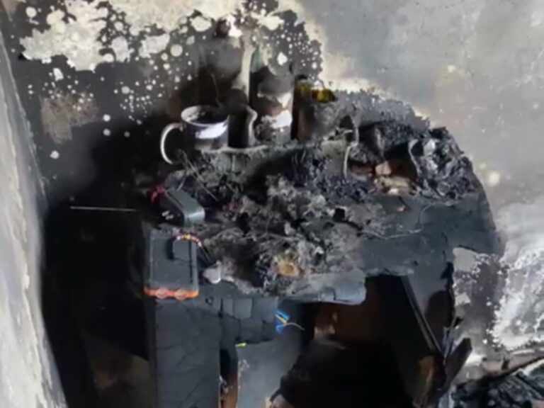 Incendio reduce a cenizas la vivienda del camarógrafo Luis Antonio Franco en el sector 27 de Febrero