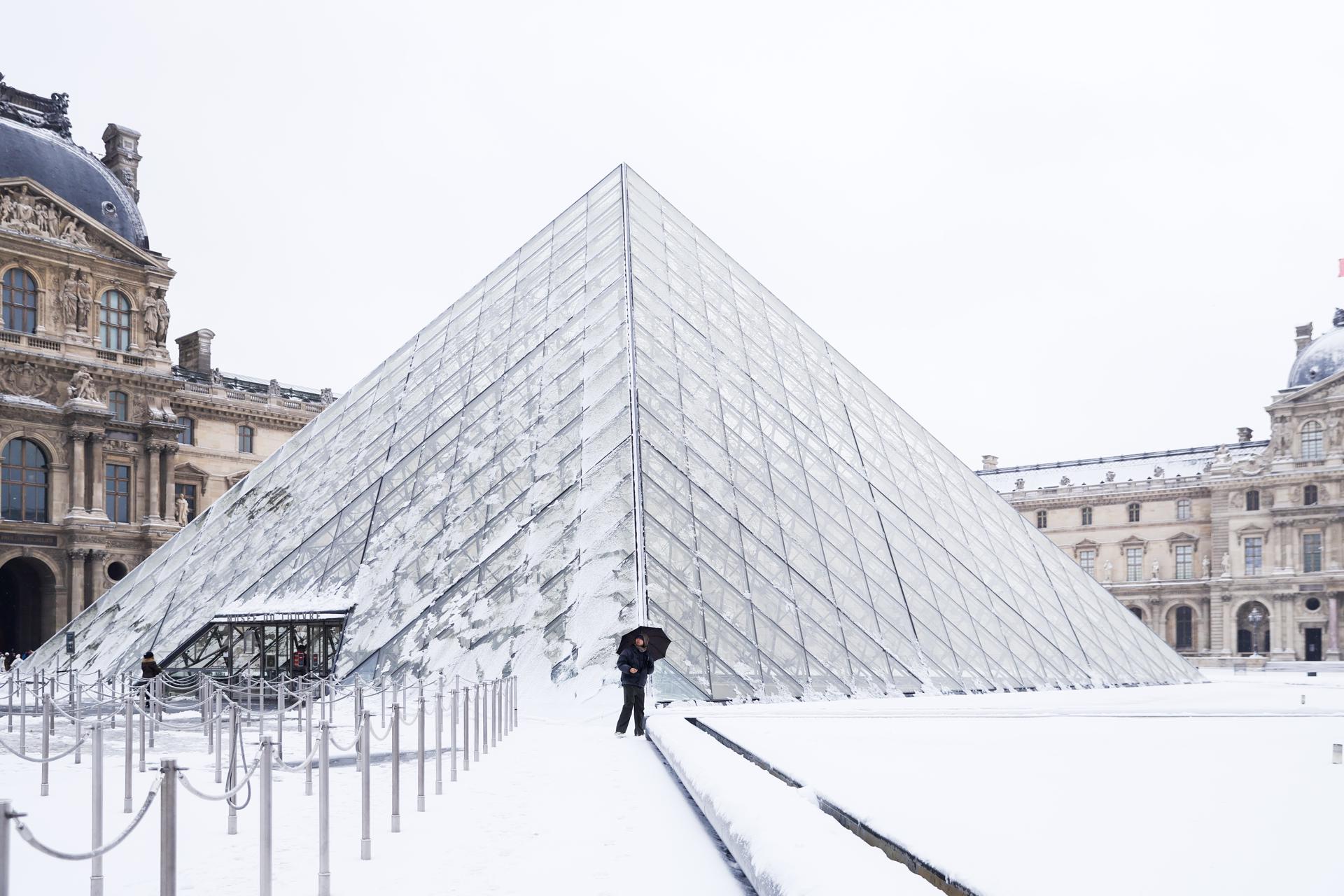 Unos 140 vuelos se quedan en tierra en los aeropuertos de París por una nueva nevada