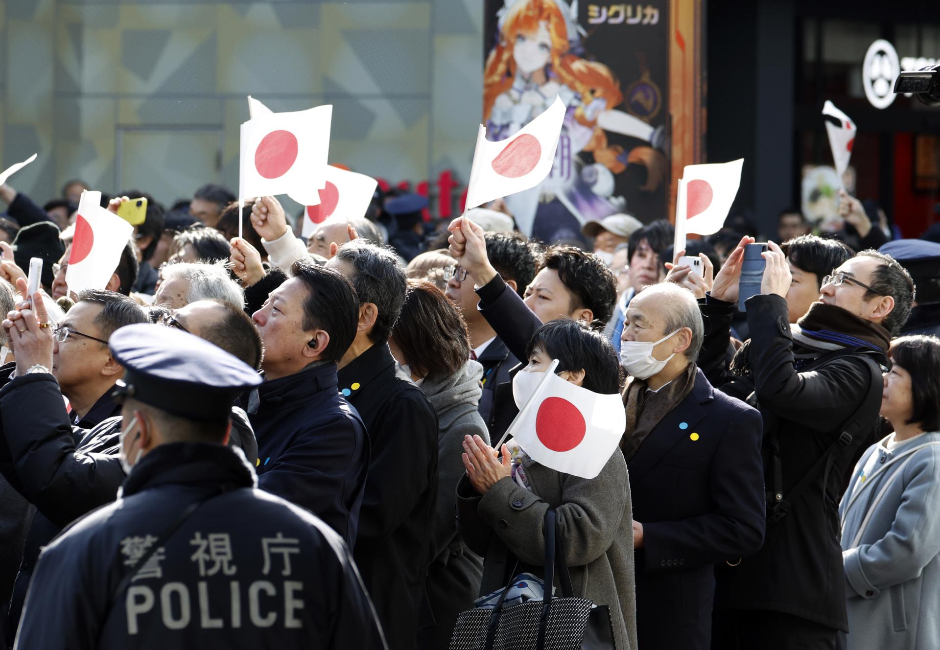 Comienza el voto anticipado para elecciones en Japón con retrasos en el envío de papeletas