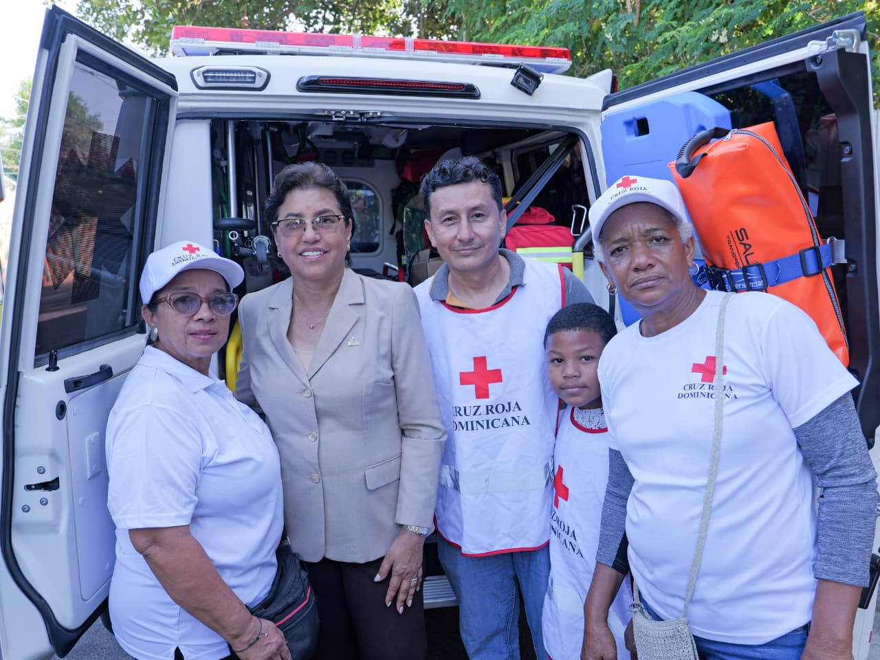 Abinader entrega ambulancia a Cruz Roja-Dajabón, tras solicitud del doctor Víctor Hugo Carrasco
