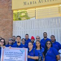 ADP Jarabacoa protesta y pide remodelación de la escuela intermedia; comunidad exige consulta ciudadana