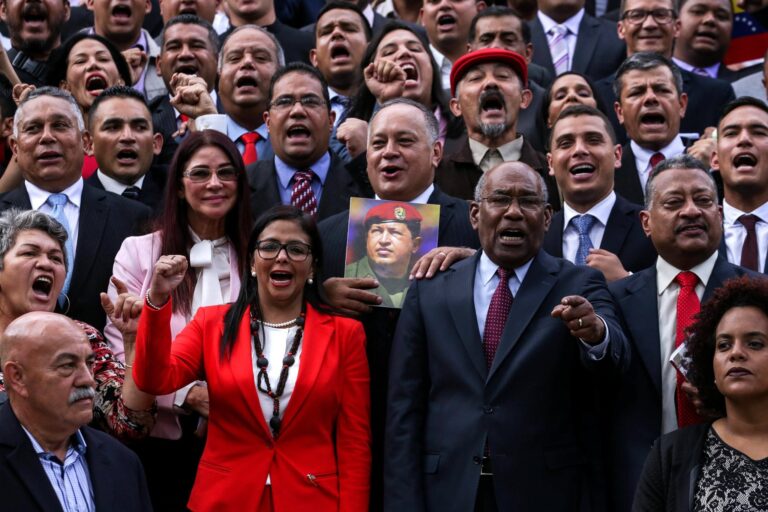 Gobierno venezolano ordena capturar a quienes apoyen en sus redes sociales el arresto de Maduro