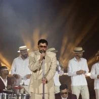 Bad Bunny presenta un adelanto de su espectáculo del entretiempo en la Super Bowl