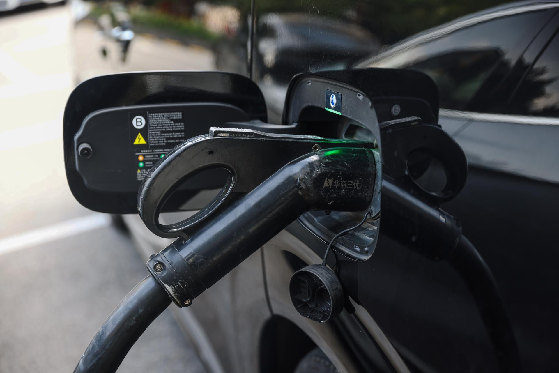 Pekín dice que la UE emitirá directrices sobre precios mínimos para los eléctricos chinos