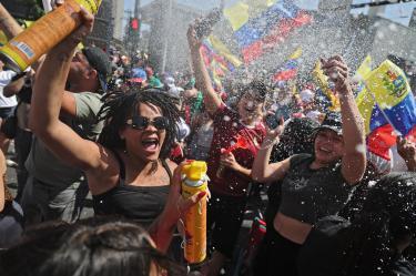 Venezolanos celebran en Madrid tras captura de Nicolás Maduro por militares de EE. UU.