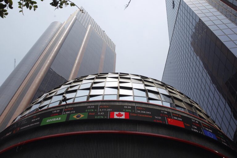 Bolsa mexicana pierde 0,22% y corta racha positiva, pero anota ganancia semanal del 1,57%