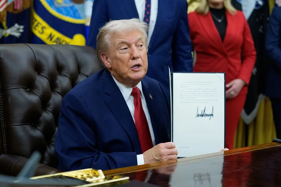 Estados Unidos impondrá aranceles a bienes de países que vendan petróleo a Cuba